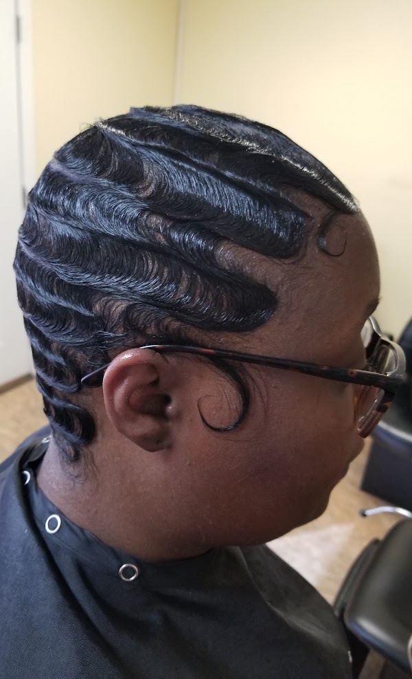 Glossy sculpted finger waves
